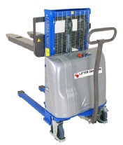 Lille stabler med elektrisk l�ft. 1500 kg